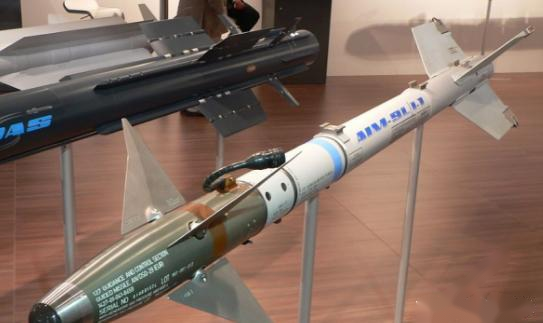 紅外制導(dǎo)導(dǎo)彈，靠追逐熱源捕捉目標(biāo)，向著太陽(yáng)飛能否躲避？