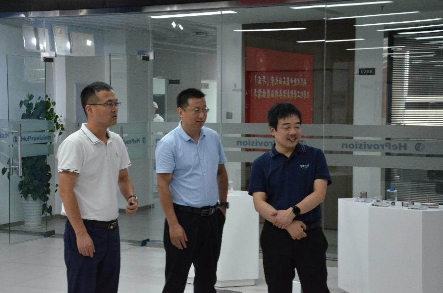 中國(guó)石油大學(xué)（華東）安徽校友會(huì)會(huì)長(zhǎng)陳衛(wèi)東、 化學(xué)化工學(xué)院副院長(zhǎng)胡涵一行赴航譜時(shí)代參觀