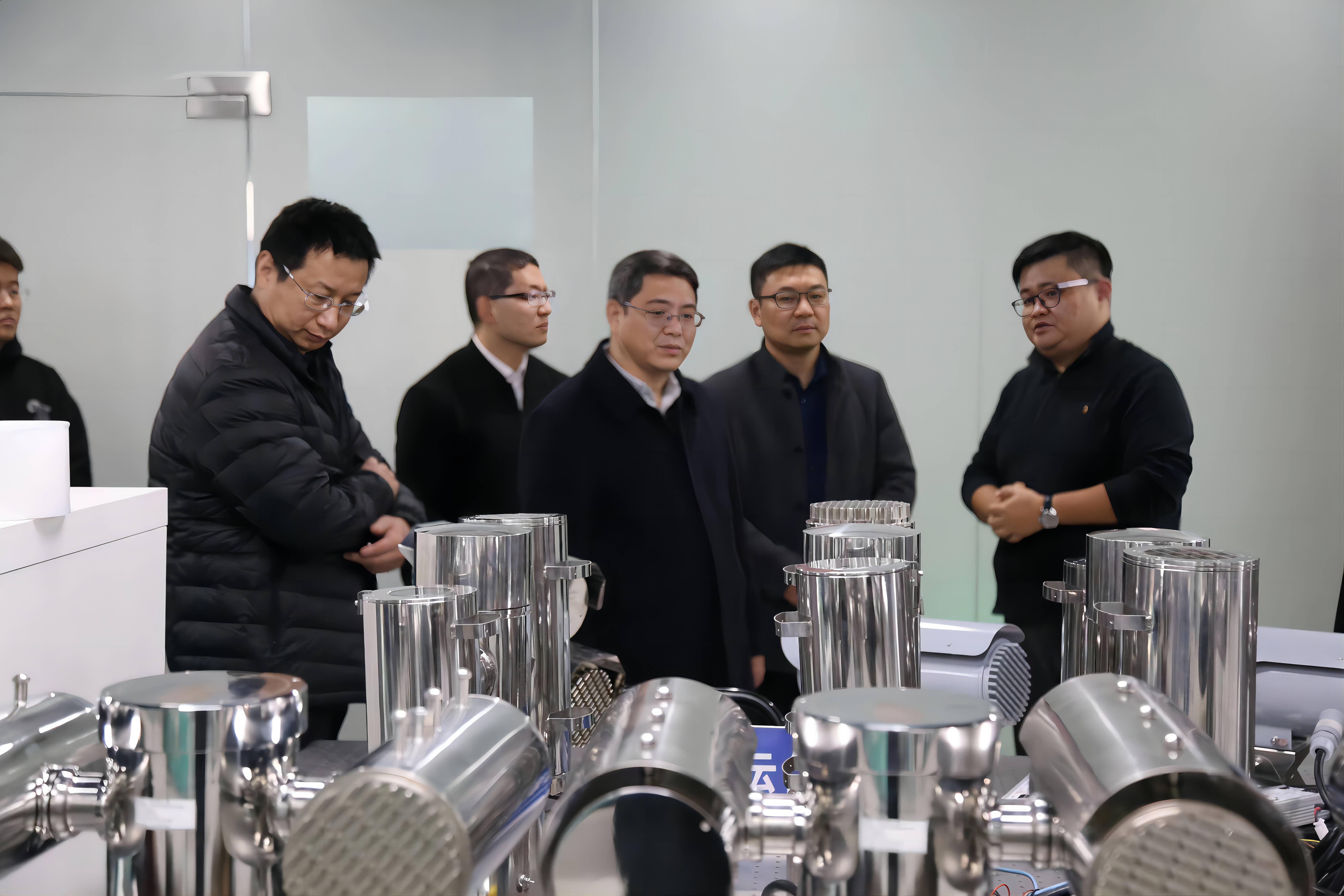 安徽理工大學(xué)人工智能學(xué)院王成軍院長(zhǎng)一行赴航譜時(shí)代參觀交流